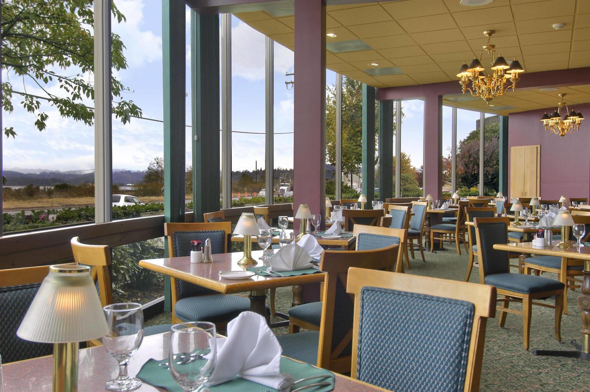 Red Lion Hotel Coos Bay Restaurant photo